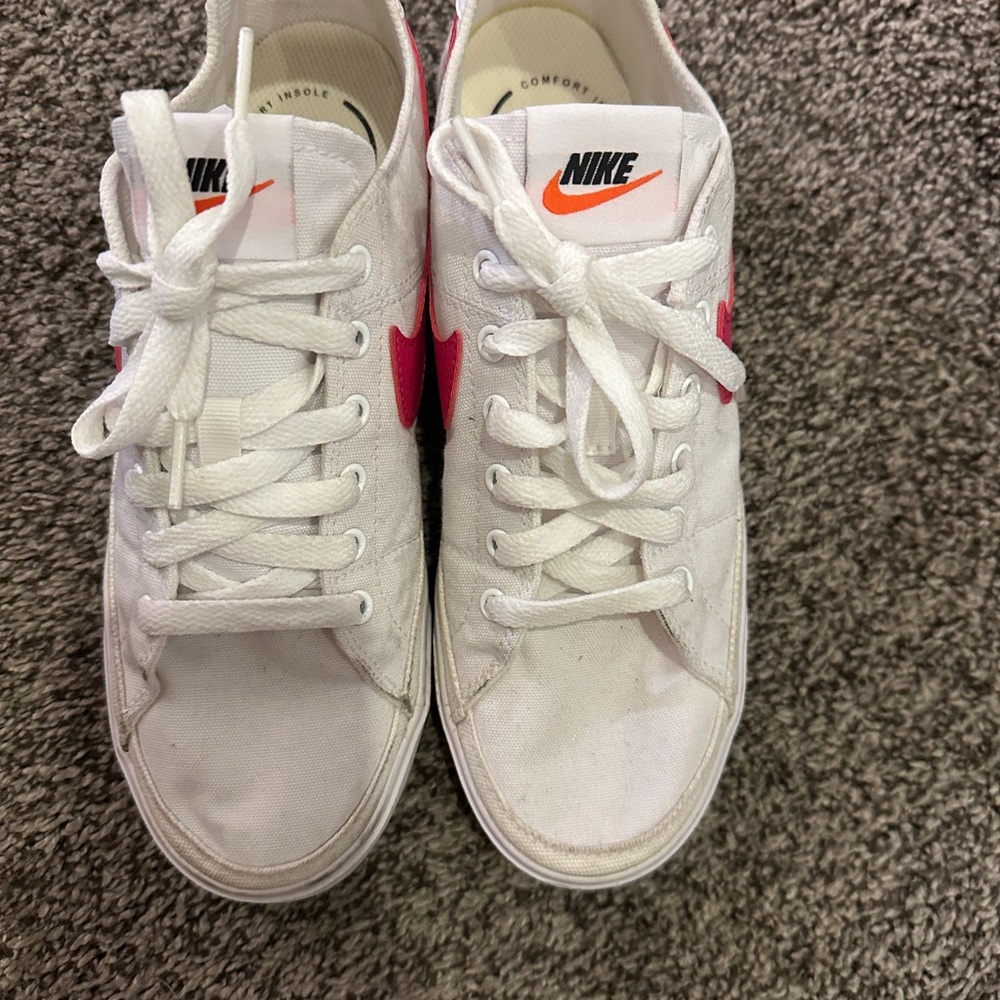 Nike Women’s canvas court legacy sneakers! - Picture 3 of 7